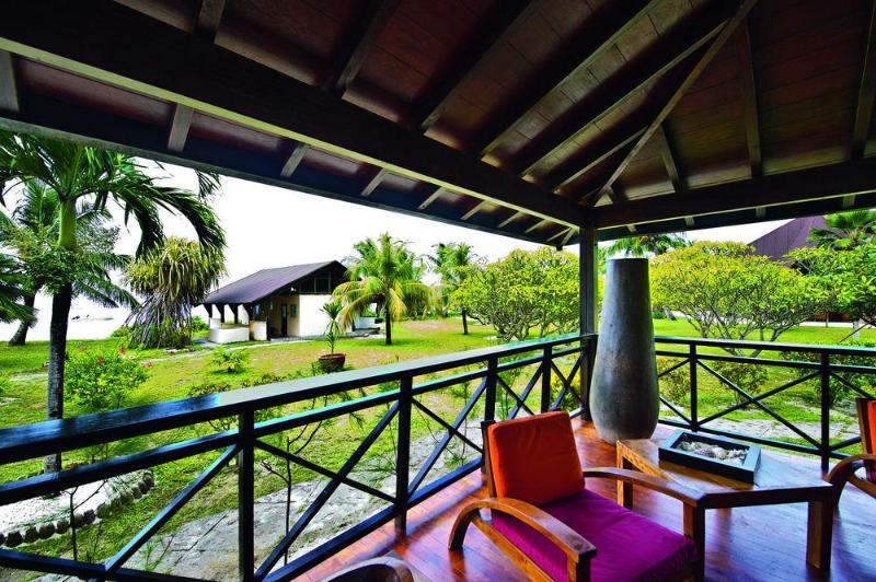 New Emerald Cove Hotel Баи-Сейнт-Энн Экстерьер фото